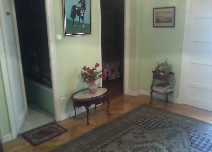 Πανσιόν Gema Ιρούν